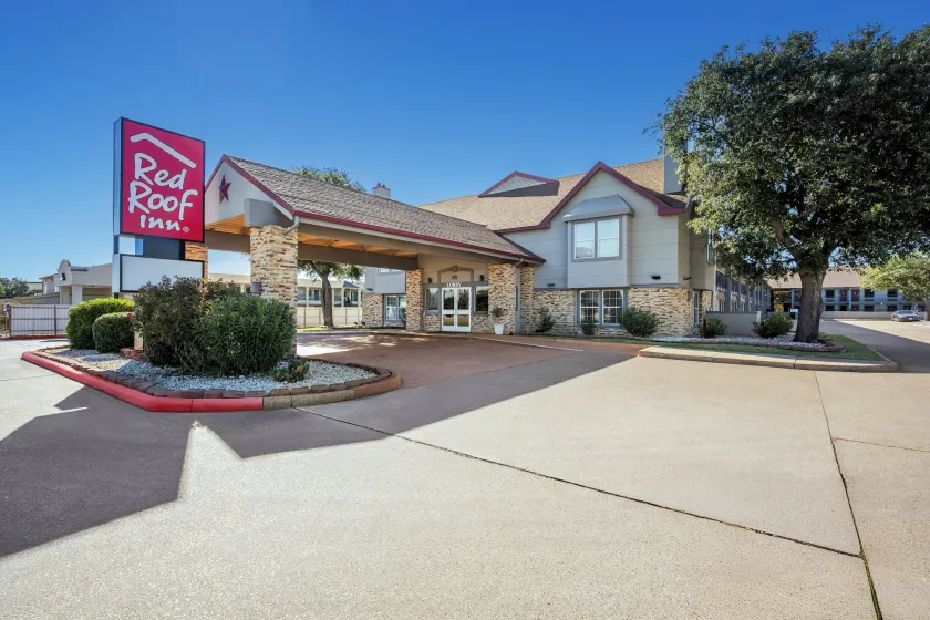 Red Roof Inn College Station - Image 1