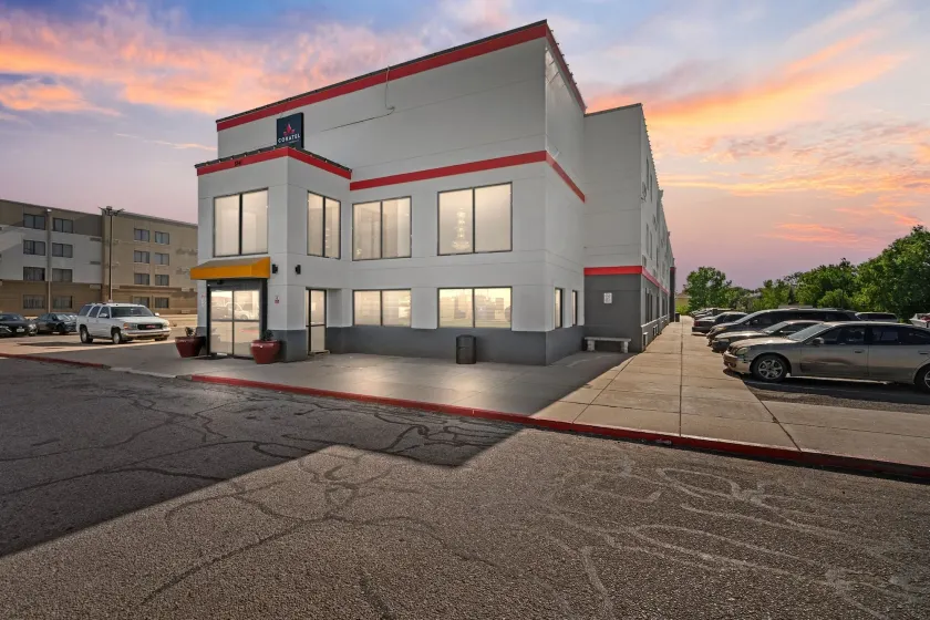 Coratel Inn and Suites By Jasper Wichita North - Image 1