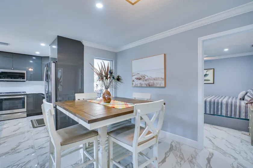 Game Room + Screened Lanai: Pine Island Getaway! - Innvendig