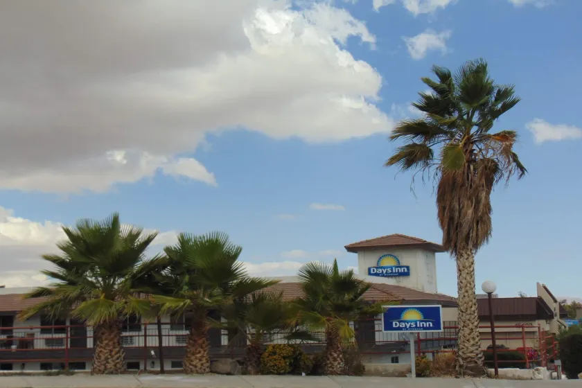 Days Inn by Wyndham Victorville - Hesperia I-15 Palmdale Road - Image 1
