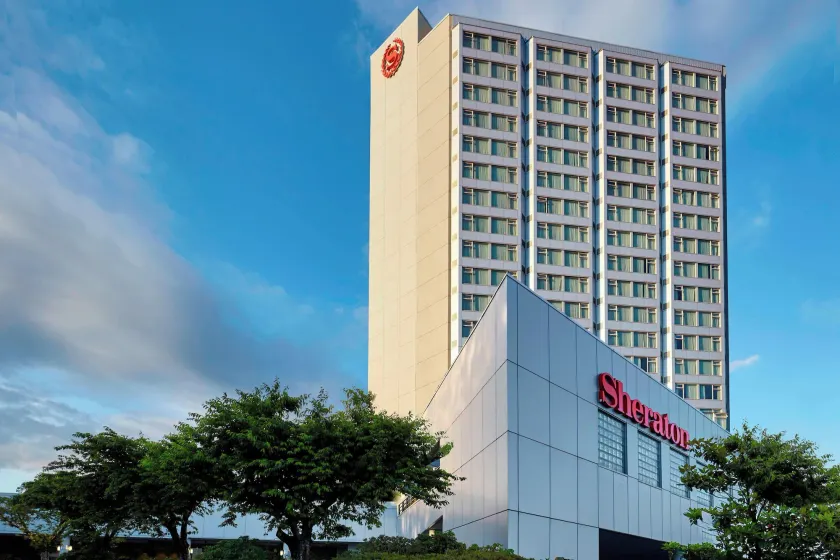 Sheraton Vancouver Guildford Hotel - Image 1