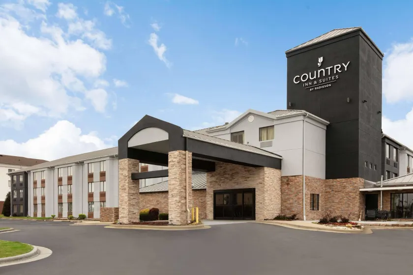 Country Inn & Suites by Radisson, Roanoke Rapids, NC - Image 1