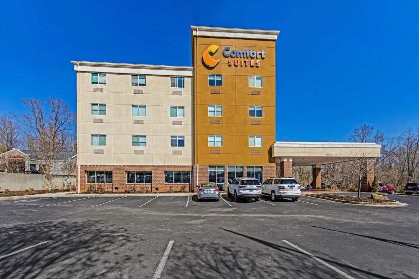 Comfort Suites Huntsville MidCity District at Research Park - Image 1