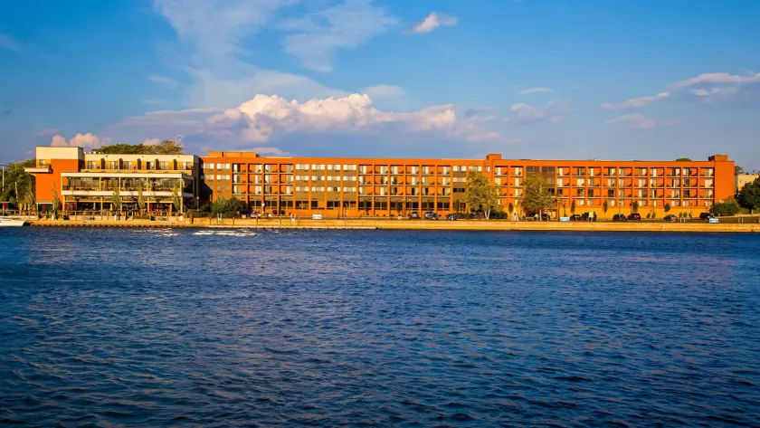 Best Western Plus Oswego Hotel and Conference Center - Image 1