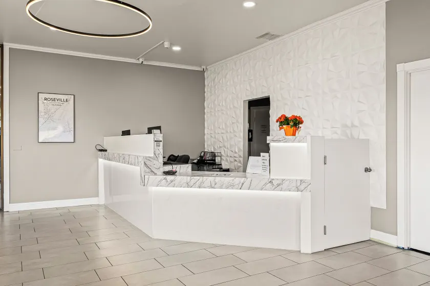 Heritage Inn Express Roseville - Image 1