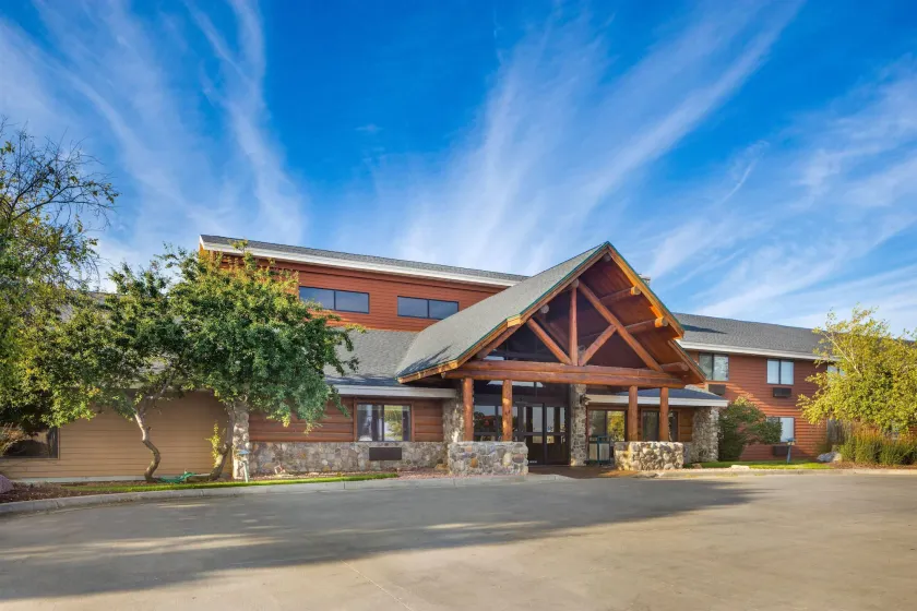 AmericInn by Wyndham Chamberlain Conference Center - Image 1