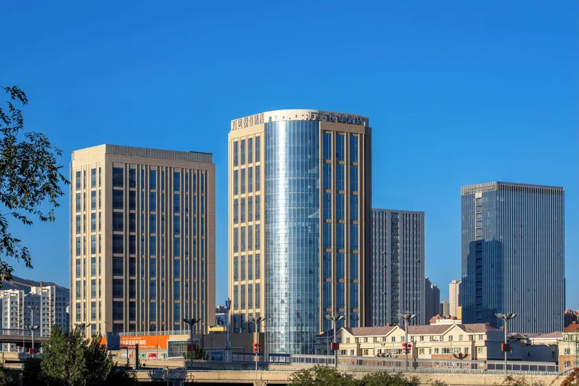 Wanda Yuehua Hotel Urumqi Railway - Image 1