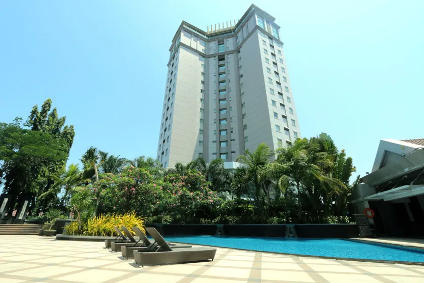 Java Paragon Hotel & Residences - Image 1