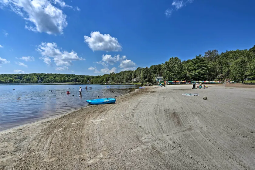 Arrowhead Lake Amenities: Quaint Home w/ Fireplace - Interiør