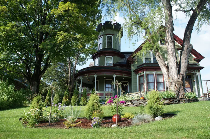 Maplecroft Bed & Breakfast - Image 1