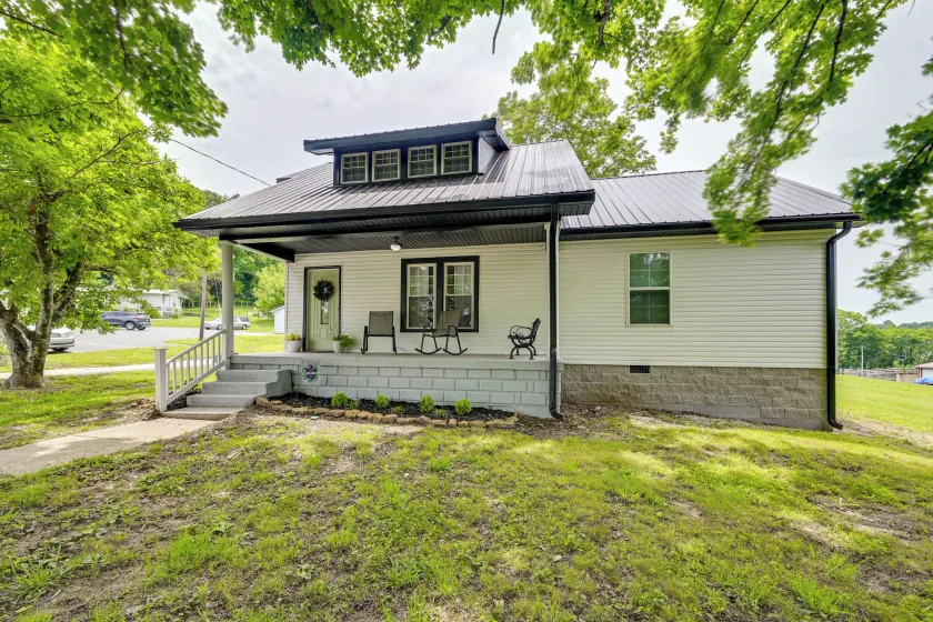 Family Home in Heart of Brownsville: Walk to River - Image 1