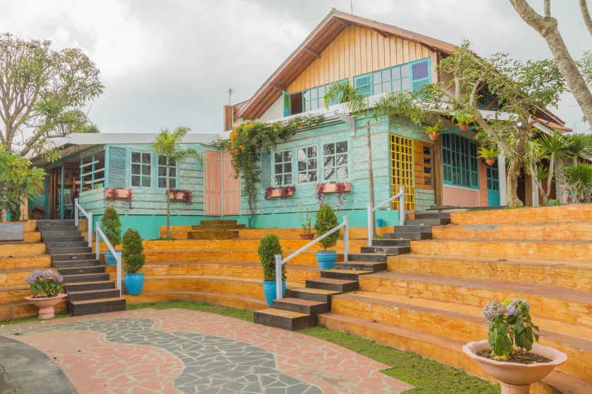 RedDoorz near Farmhouse Lembang - Image 1
