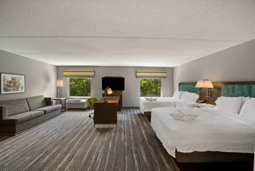 Hampton Inn & Suites Poughkeepsie - Image 1