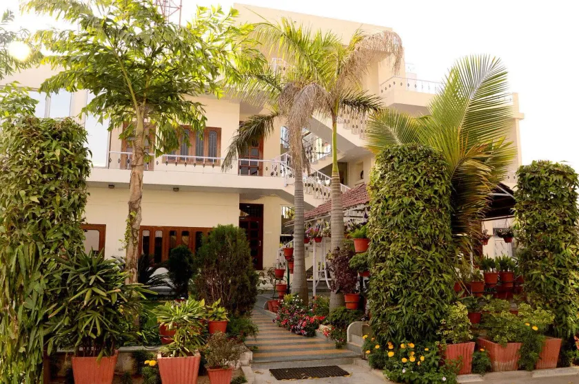 Hotel Sukhvilas - Image 1
