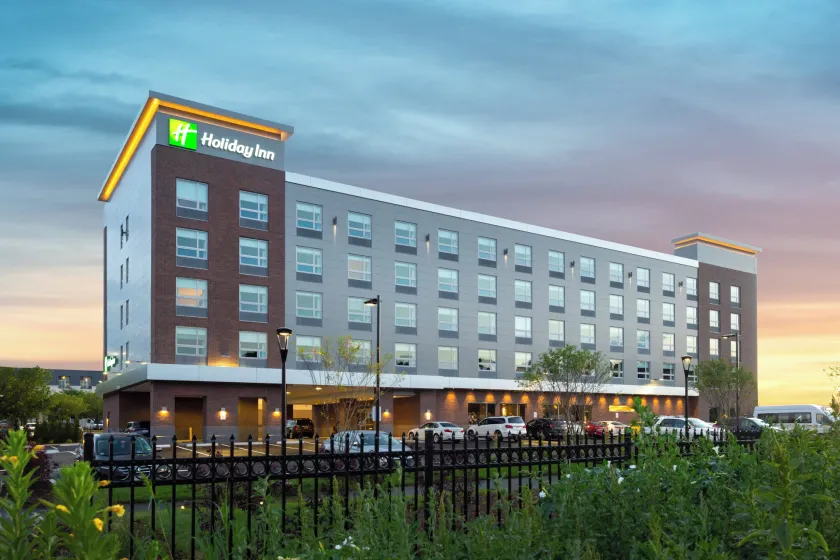 Holiday Inn Boston Logan Airport - Chelsea by IHG - Image 1