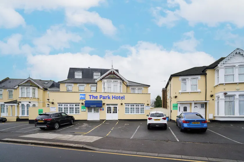 Park Hotel - Image 1