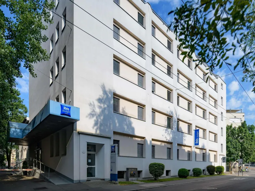 ibis budget Hotel Luzern City - Image 1