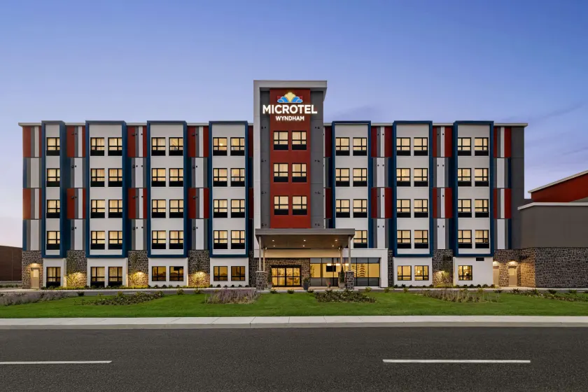 Microtel Inn & Suites Dorval QC - Image 1