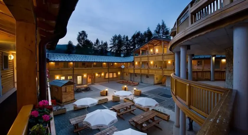 Boscone Suite Hotel - Image 1