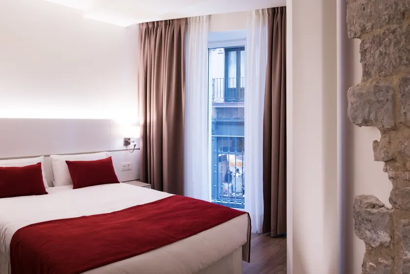 Hotel Pompaelo Plaza del Ayuntamiento & Spa - Image 1