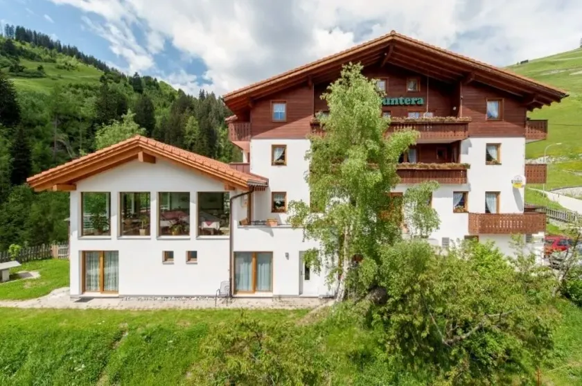 Hotel Cuntera - Image 1