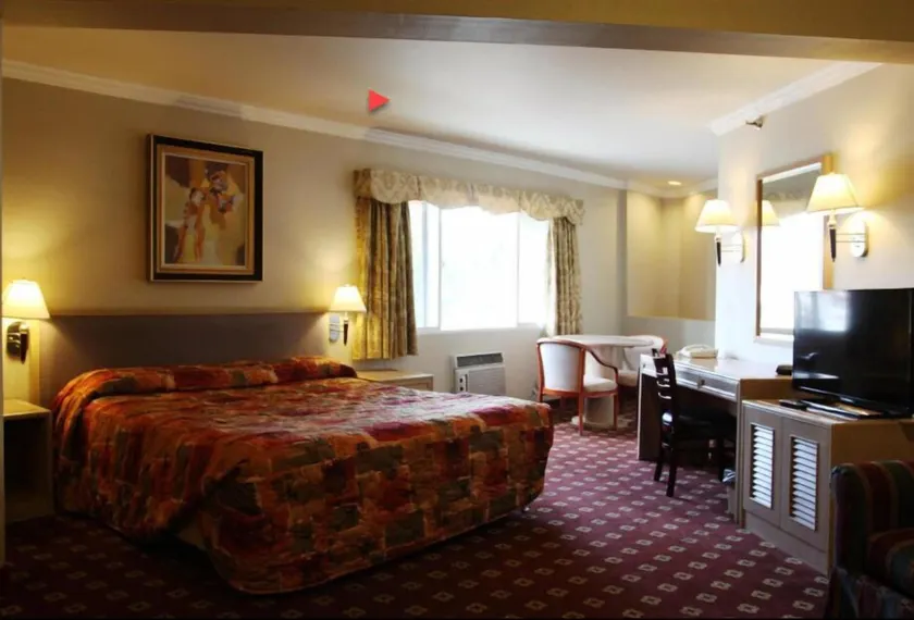 Metro Plaza Hotel - Image 1