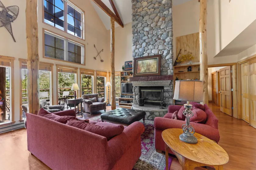 6 Bedrooms - Image 1