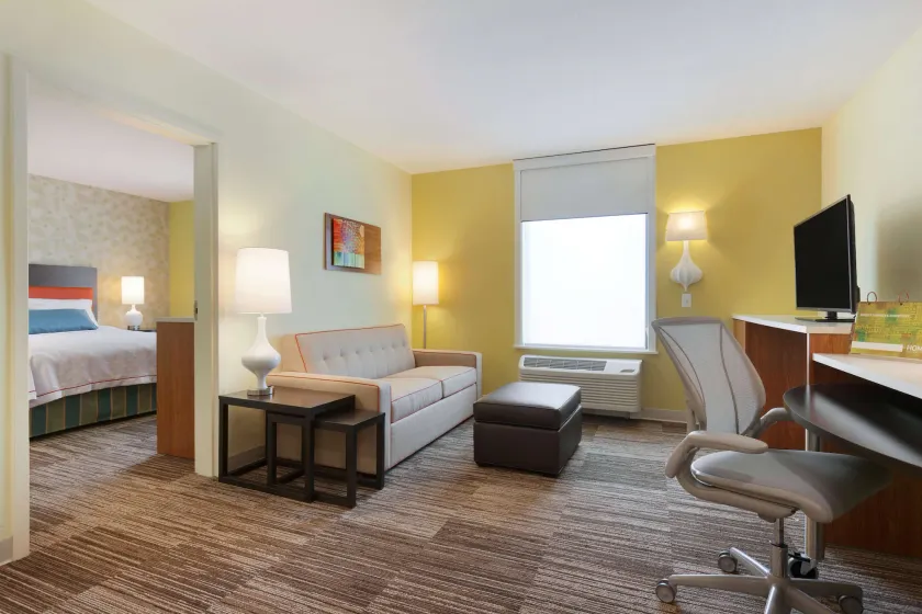 Home2 Suites by Hilton Champaign/Urbana - Image 1