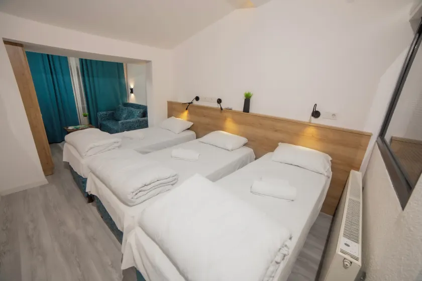 Blue Topas Otel - Image 1