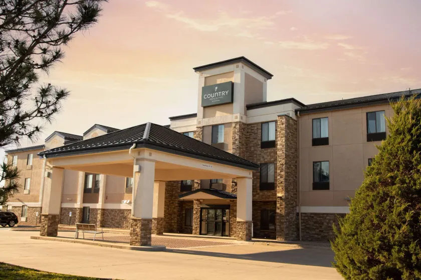 Country Inn & Suites by Radisson, Garden City, KS - Image 1