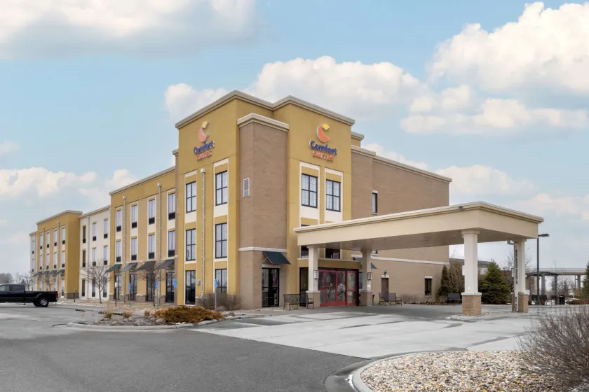 Comfort Suites and Conference Center - Image 1