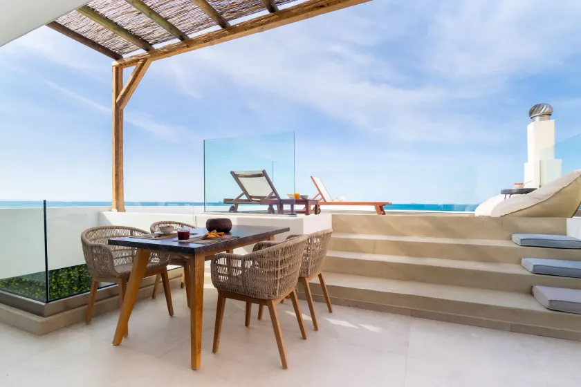 Wave Suite By the Sea - Image 1