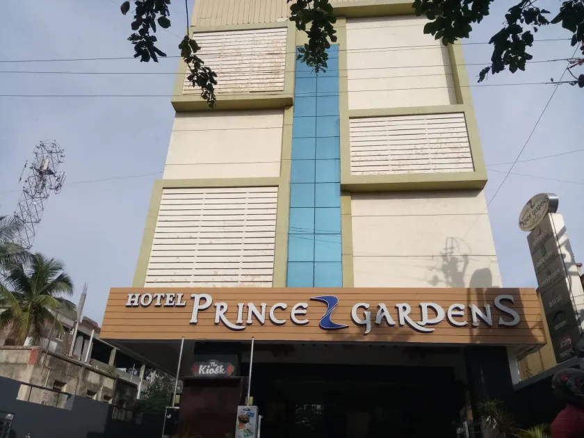 Hotel Prince Gardens - Image 1
