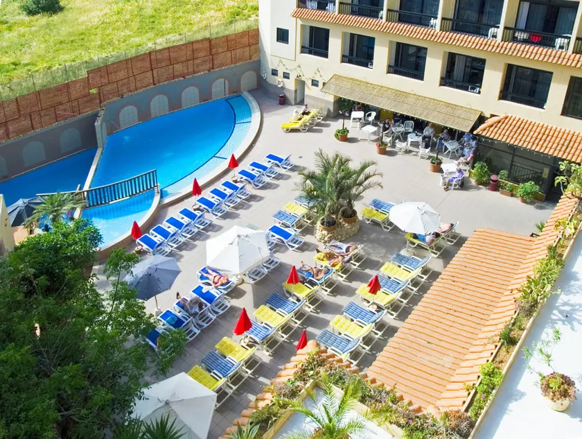 Canifor Hotel - Image 1