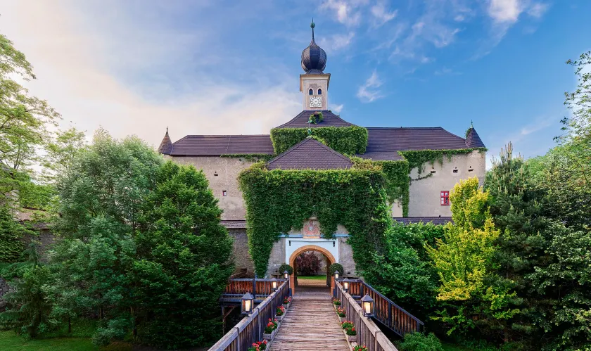 TAUROA Schloss Gabelhofen - Image 1