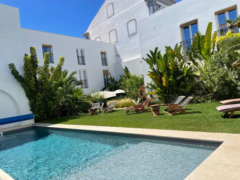 Casa Apollo Guesthouse - Image 1