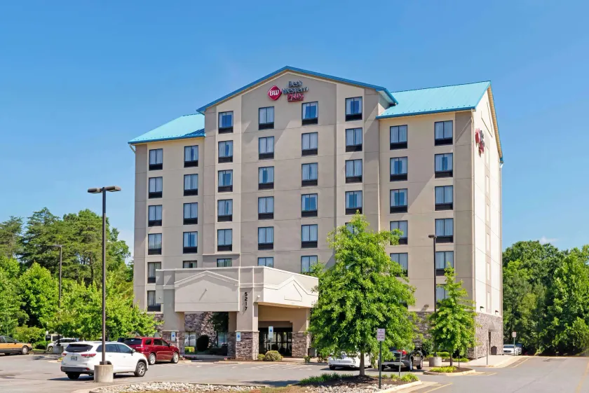 Best Western Plus Thornburg Inn & Suites - Image 1