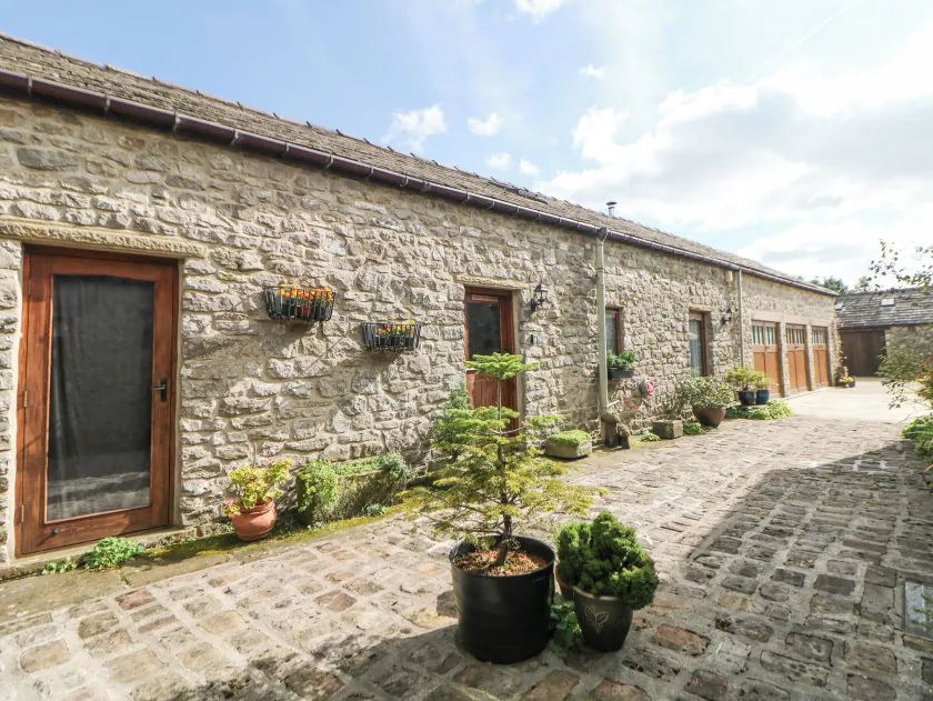 Courtyard Cottage - Image 1