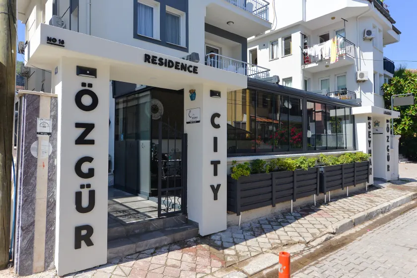 Ozgur City Residence - Image 1