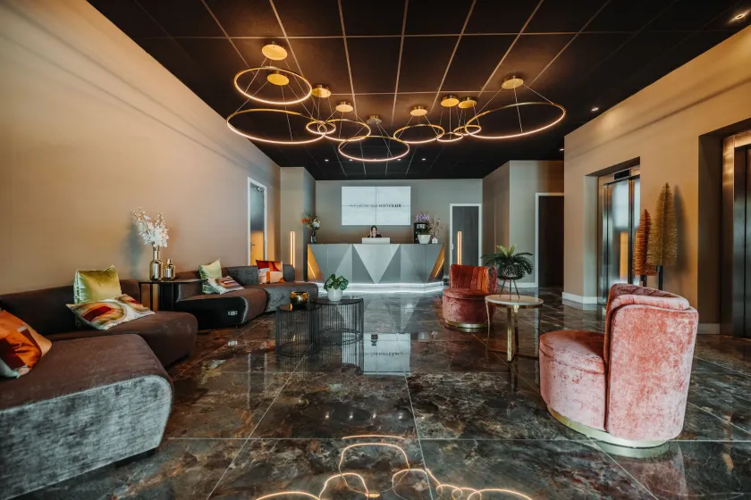 HOTELUX Amsterdam Airport Hotel - Coin salon dans le hall
