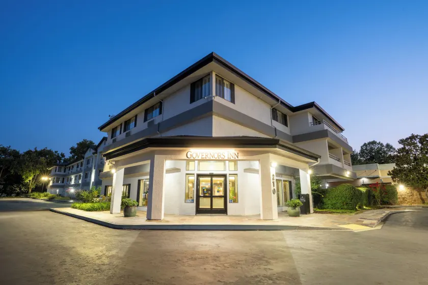 Governors Inn Hotel - Image 1