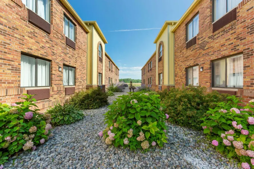 Quality Inn Alexis Rd - Image 1