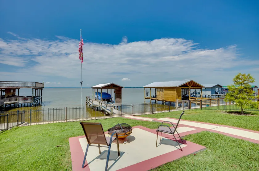 Home on Lake Livingston w/ Deck & 2 Fire Pits! - Image 1