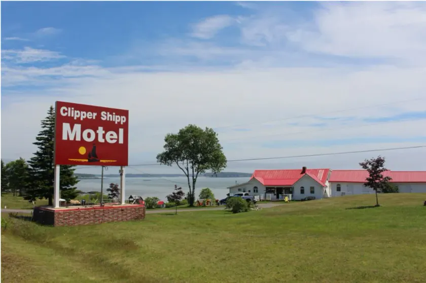 CLIPPER SHIPP BEACH MOTEL - Image 1