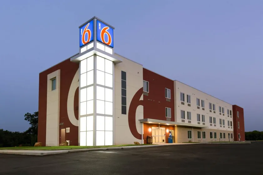 Motel 6 Poplar Bluff, MO - Image 1