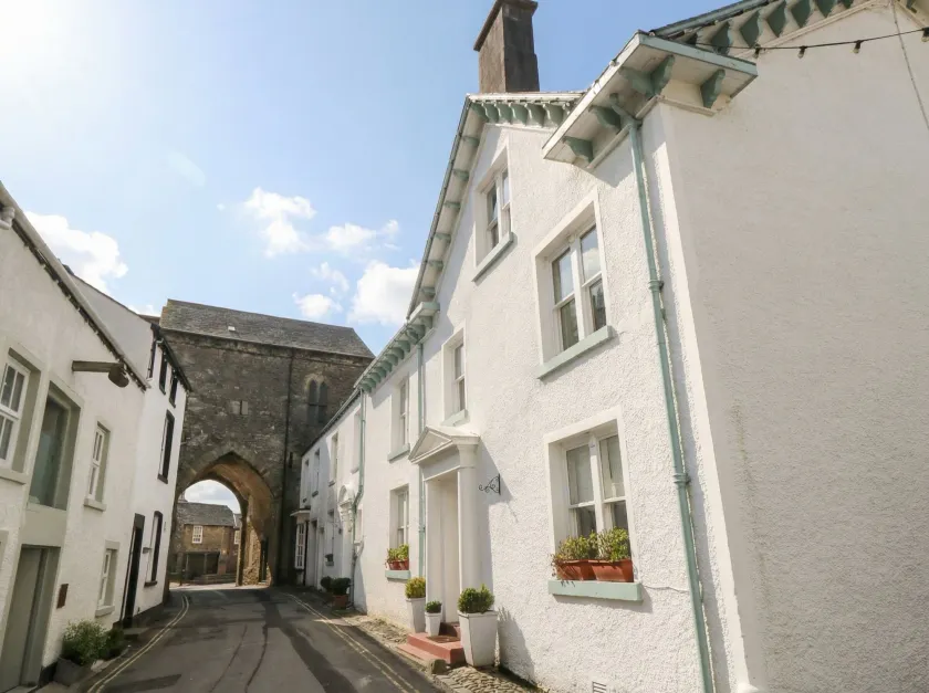 Flat 4 Tower House - Image 1