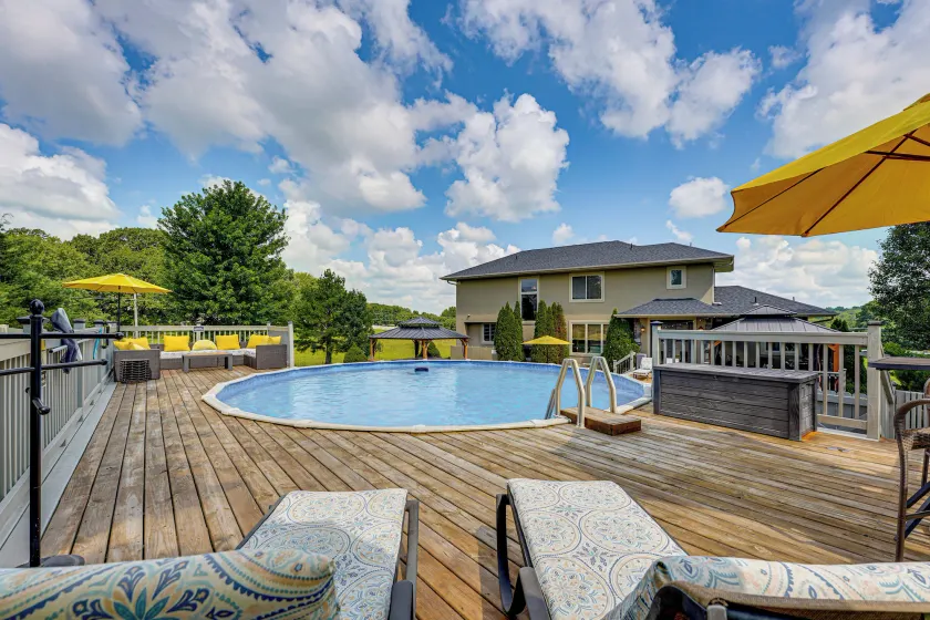 Private Getaway! Massive Springfield Area Home - Image 1