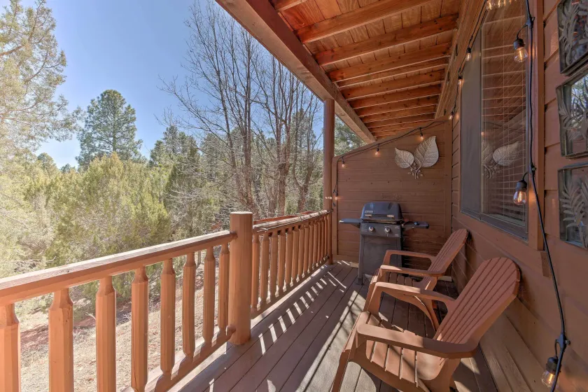 Near Lake & Trails: Show Low Condo w/ Grill! - Image 1