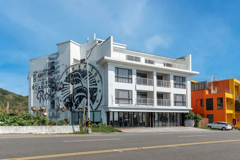 El Puerto Hotel - Image 1