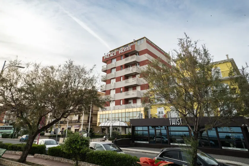 Hotel Palace - Image 1